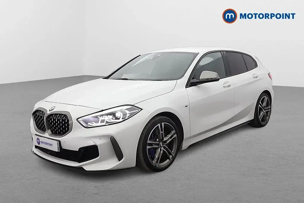 Begagnad BMW M135 2022 Vit Halvkombi