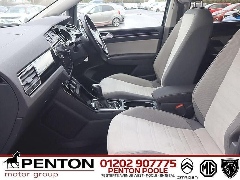 Used VW Touran SEL 150 HP (110 kW) 2022 Black MPV