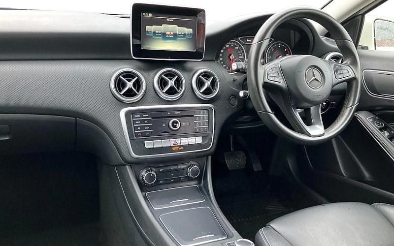 Used Mercedes A180 Active 109 HP (80 kW) 2017 White Hatchback
