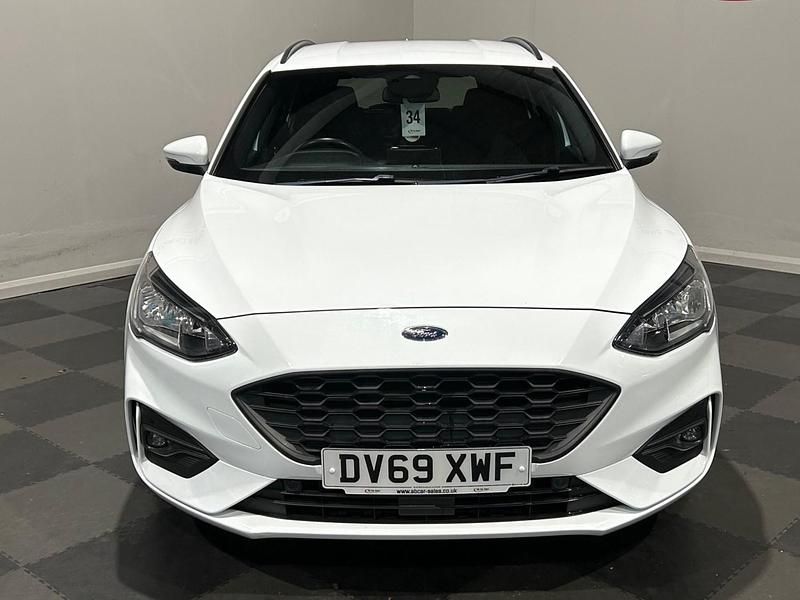 Used Ford Focus ST-Line 125 HP (91 kW) 2019 White Estate
