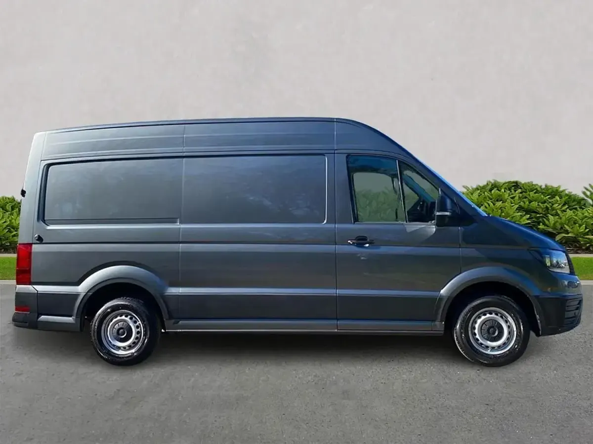 Usado VW Crafter 140 HP (102 kW) 2025 Cinzento Van