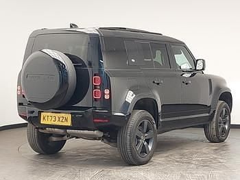 Usado Land Rover Defender HSE Dynamic 300 HP (220 kW) 2023 Preto SUV
