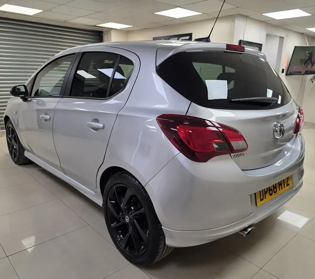 Used Vauxhall Corsa SRi 90 HP (66 kW) 2018 Multicolour Hatchback