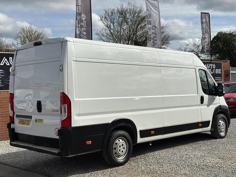 Used Peugeot Boxer 130 HP (95 kW) 2019 White Van