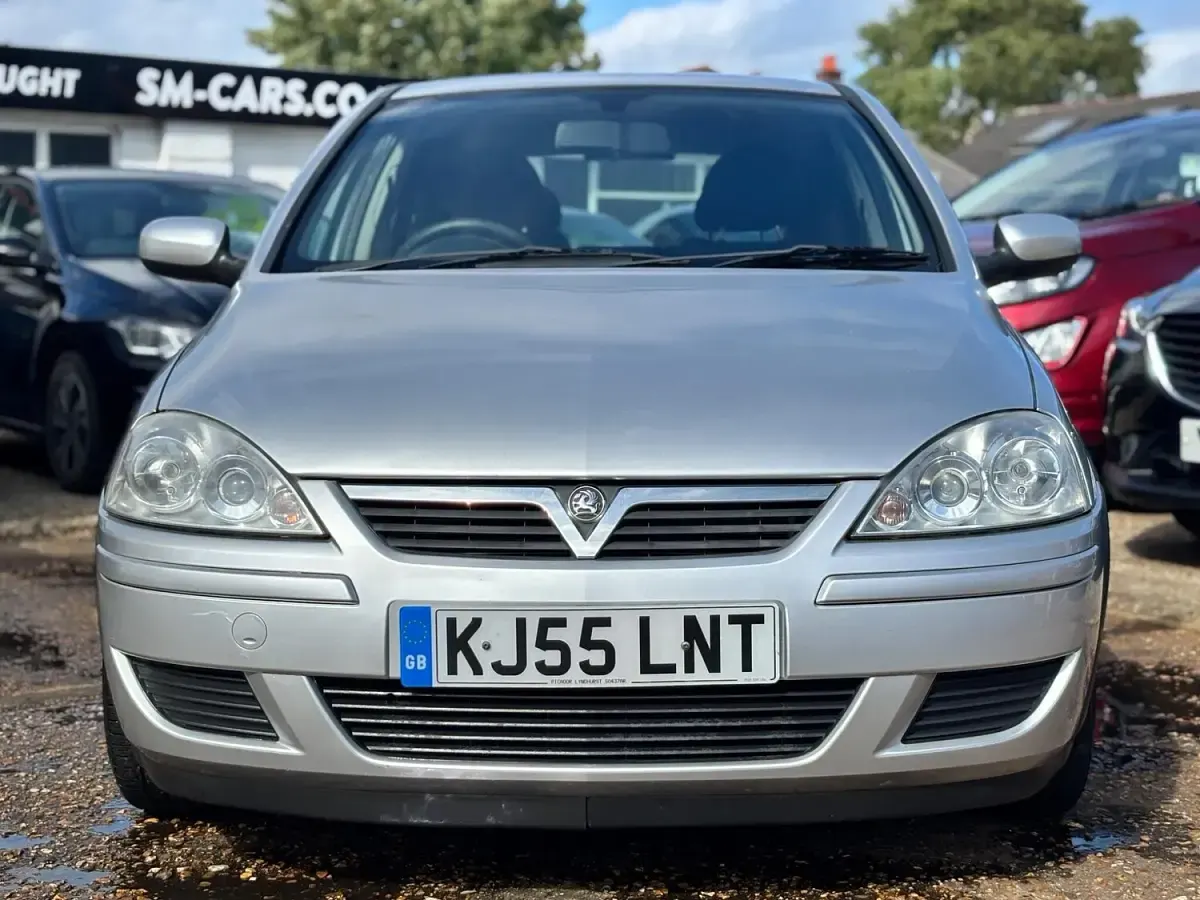 Used Vauxhall Corsa Design Edition 2005 Silver Hatchback