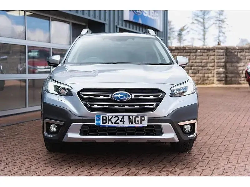 Usado Subaru Outback 169 CV (124 kW) 2024 Plateado Familiar