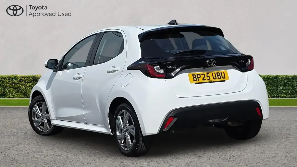Used Toyota Yaris 116 HP (85 kW) 2025 Pure white Hatchback