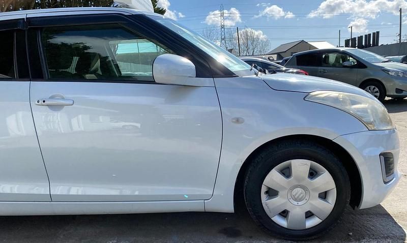 Used Suzuki Swift SZ4 2013 White Hatchback