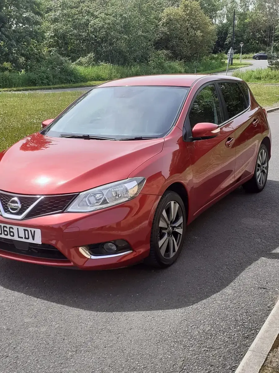 Used Nissan Pulsar N-Connecta 115 HP (84 kW) 2016 Red Hatchback
