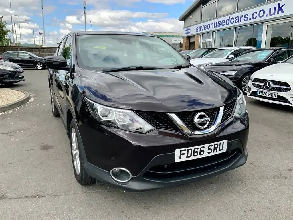 Używany Nissan Qashqai Acenta 110 KM (80 kW) 2017 Czarny SUV