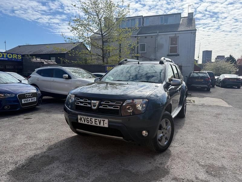 Used Dacia Duster Lauréate 110 HP (80 kW) 2015 Grey SUV