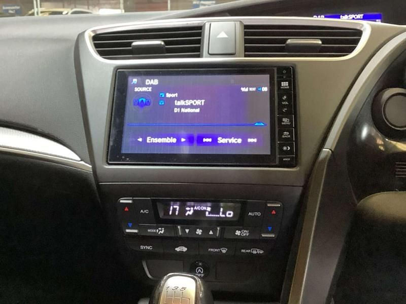Begagnad Honda Civic SE Plus 100 HK (73 kW) 2015 Grå Halvkombi