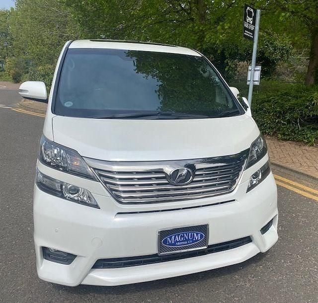 Used Toyota Alphard Platinum 2011 Pearl white MPV