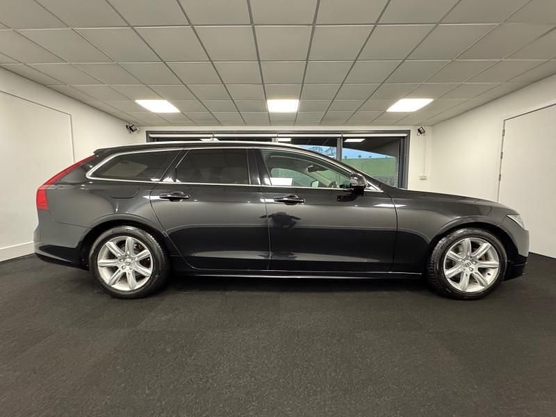 Used Volvo V90 Momentum 190 HP (139 kW) 2019 Black Estate