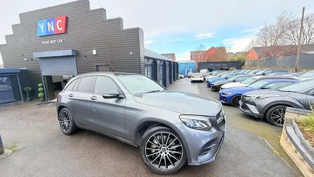 Usado Mercedes GLC250 AMG line 204 HP (150 kW) 2019 Cinzento Carrinha