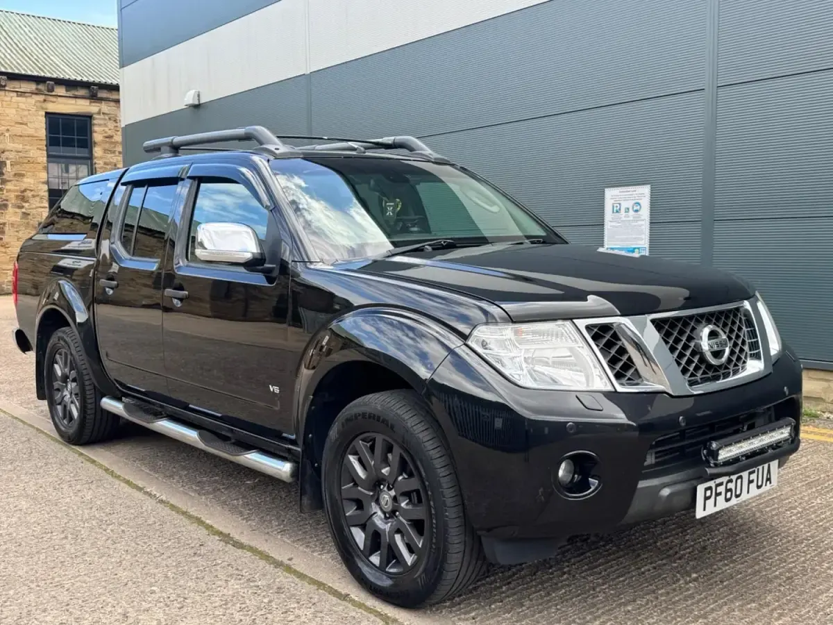 Begagnad Nissan Navara 2010 Svart Pickup