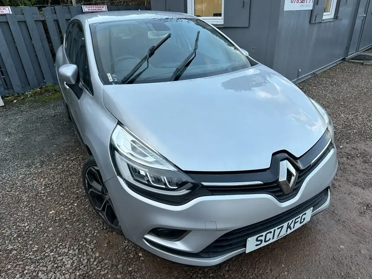 Used Renault Clio Dynamique 88 HP (64 kW) 2017 Silver Hatchback