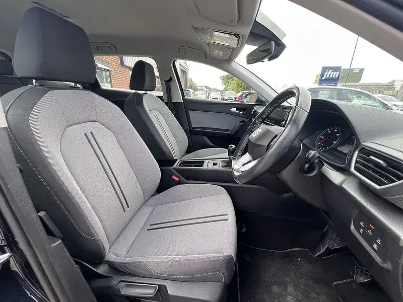 Used Seat Leon SE 113 HP (83 kW) 2022 Blue Estate