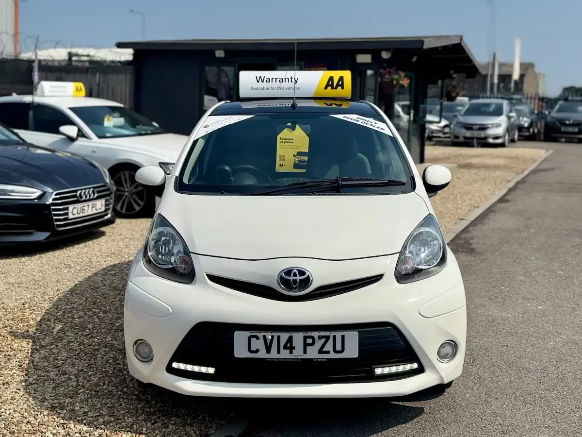 Used Toyota Aygo 68 HP (50 kW) 2014 White Hatchback