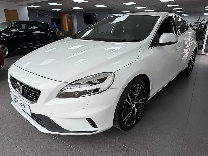 Used Volvo V40 R-Design Pro 152 HP (111 kW) 2018 Ice white Hatchback