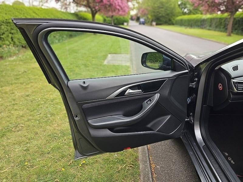 Used Infiniti Q30 2017 Grey Hatchback