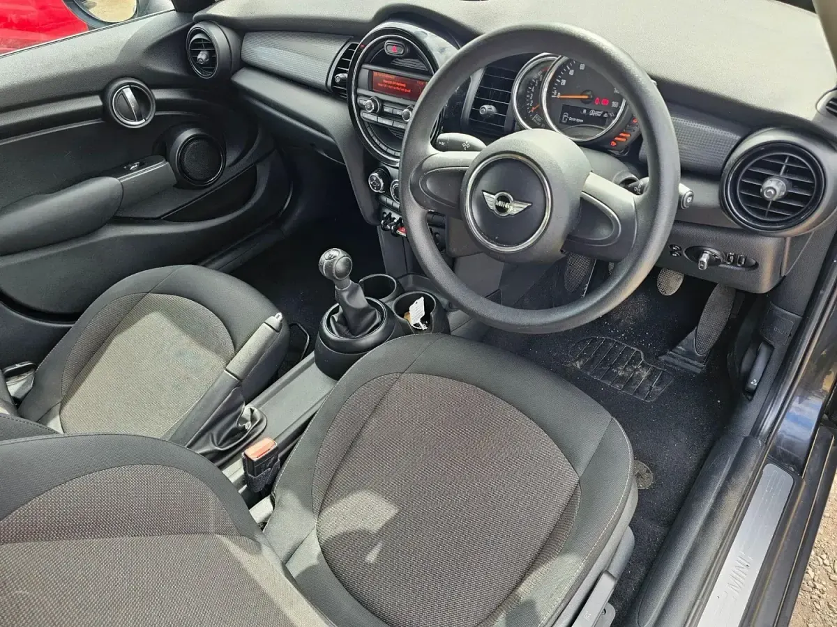 Usado Mini Cooper Hatch 2016 Negro Utilitario