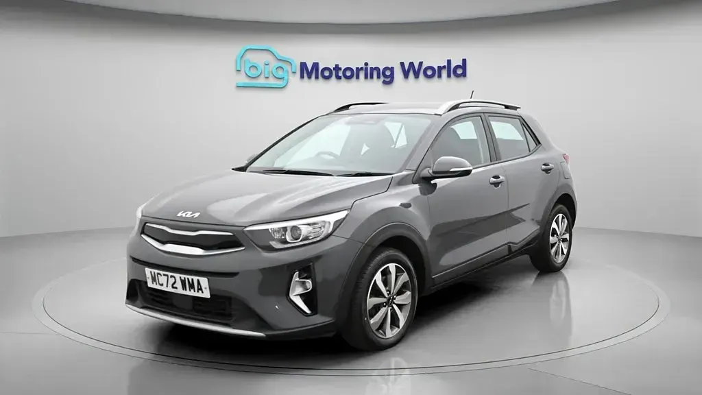 Usado Kia Stonic 99 HP (72 kW) 2023 Cinzento SUV
