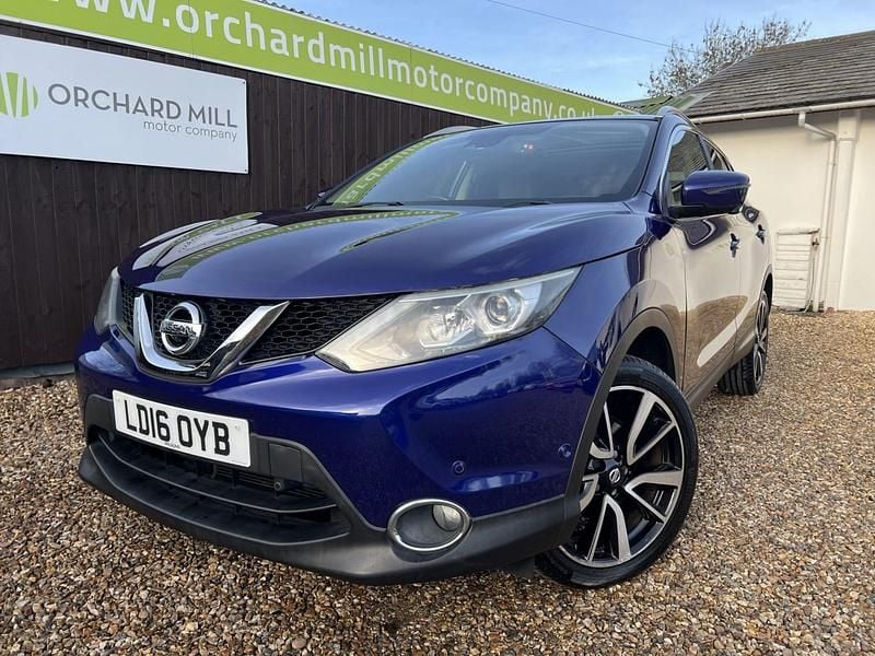 Blue Used 2016 Nissan Qashqai Tekna SUV | £9,295 (Good price) - Image 1/4