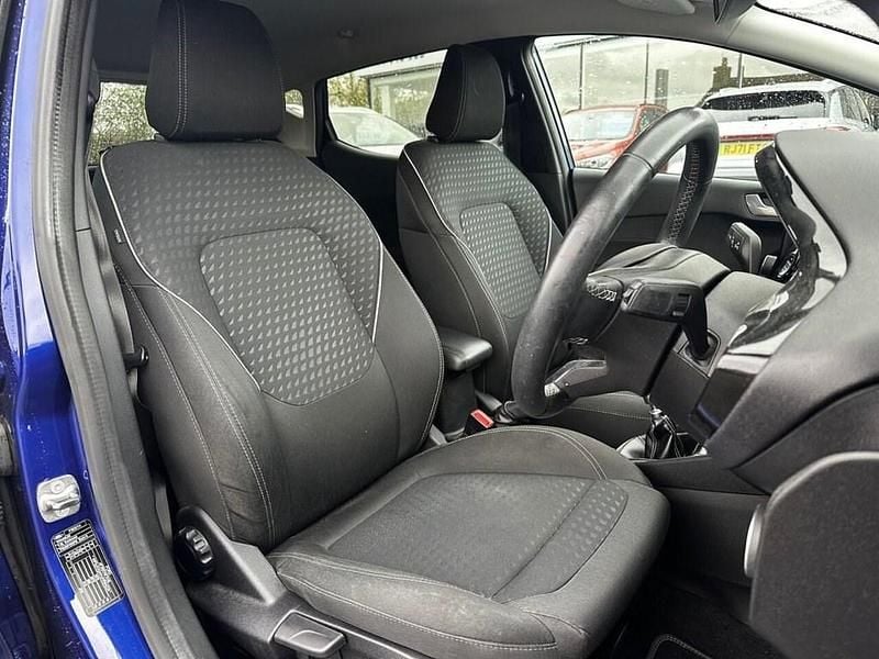 Used Ford Fiesta Titanium 100 HP (73 kW) 2017 Blue Hatchback