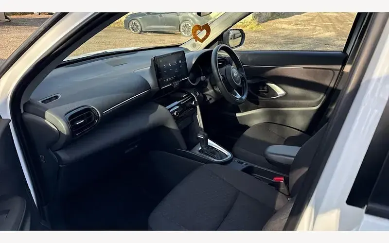 Used Toyota Yaris Cross 116 HP (85 kW) 2025 White SUV