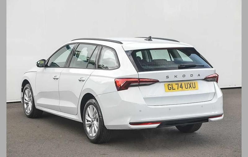 Used Skoda Octavia SE Technology 114 HP (83 kW) 2024 Moon white metallic Estate