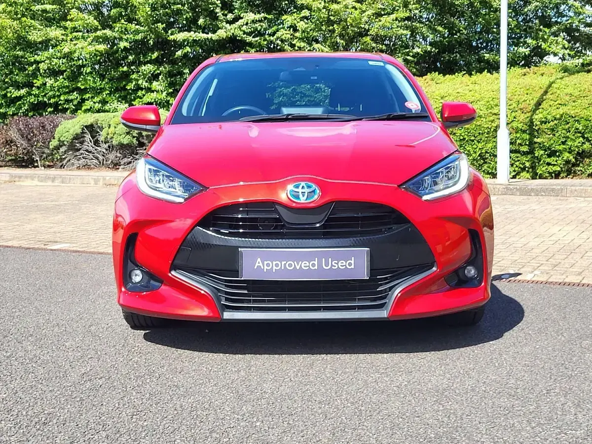 Used Toyota Yaris Design 116 HP (85 kW) 2023 Red Hatchback