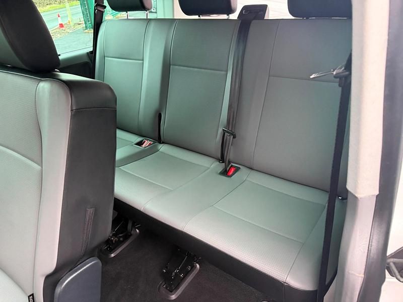 Used VW Shuttle SE 150 HP (110 kW) 2021 White MPV