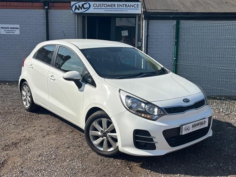 Used Kia Rio 2017 White Hatchback