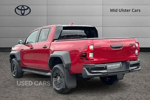 New Toyota HiLux Sport 201 HP (147 kW) 2025 Red Pickup