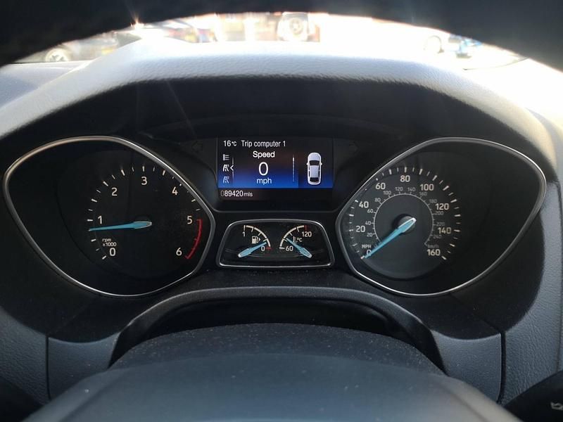 Used Ford Focus Zetec 115 HP (84 kW) 2015 Black Hatchback