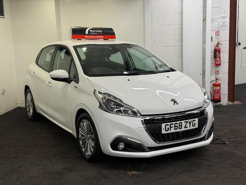 Used Peugeot 208 Signature Sky 2018 White Hatchback