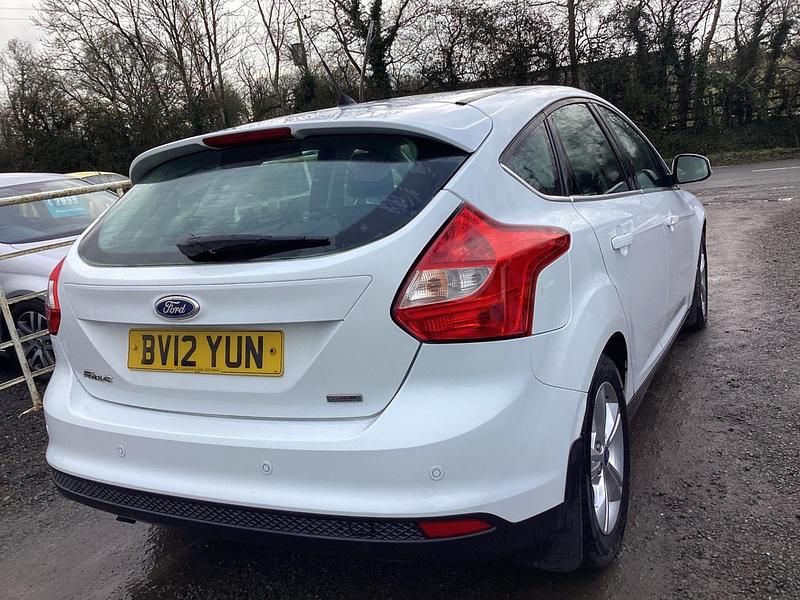 Used Ford Focus Zetec 2012 White Hatchback