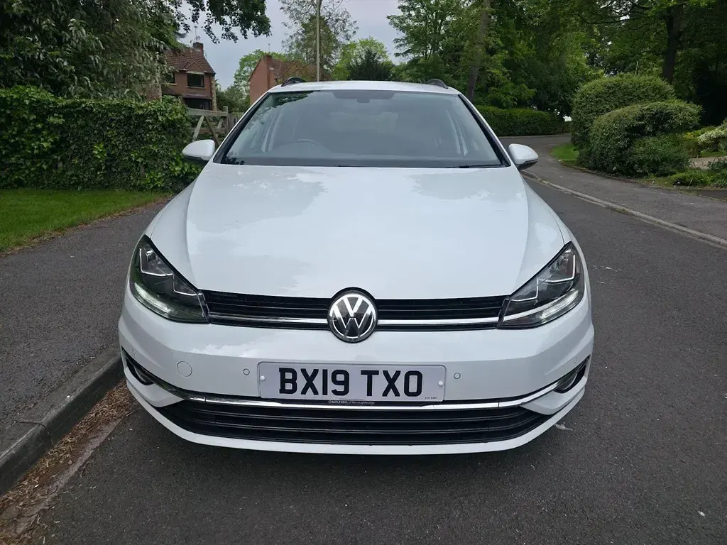 Begagnad VW Golf VII Match 115 HK (84 kW) 2019 Vit Kombi