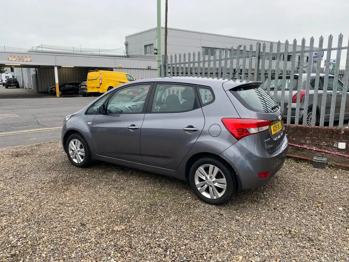 Used Hyundai ix20 Active 125 HP (91 kW) 2015 Grey Hatchback
