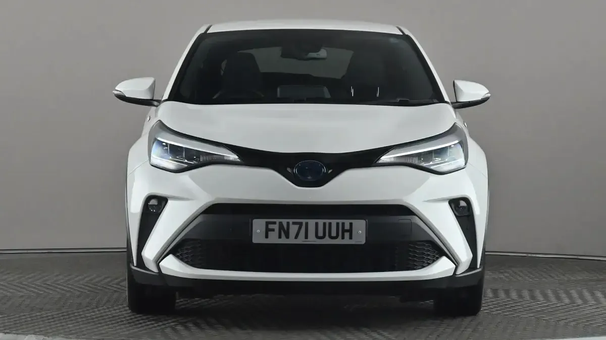 Second-hand Toyota C-HR Design 122 CP (89 kW) 2022 Alb SUV