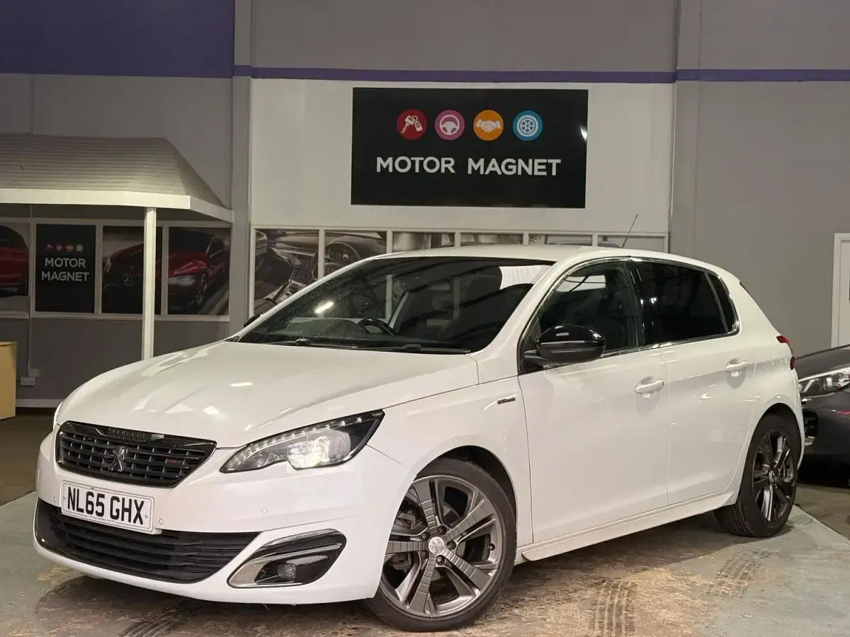 Usado Peugeot 308 GT-line 120 HP (88 kW) 2015 Branco Citadino