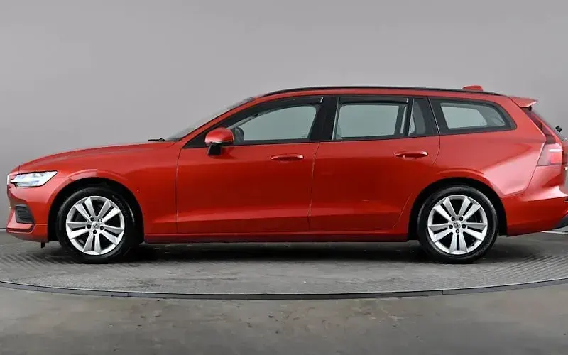 Używany Volvo V60 Momentum 150 KM (110 kW) 2019 Czerwony Kombi