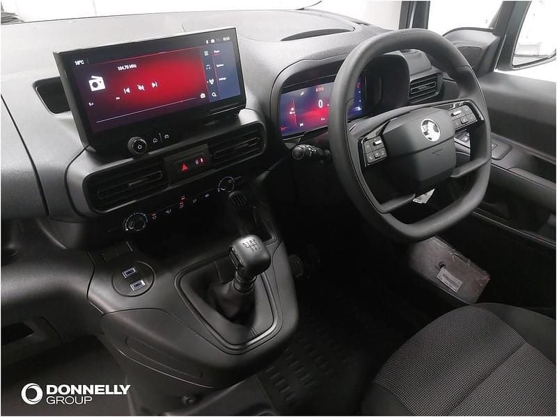 New Vauxhall Combo S 101 HP (74 kW) 2026 White MPV