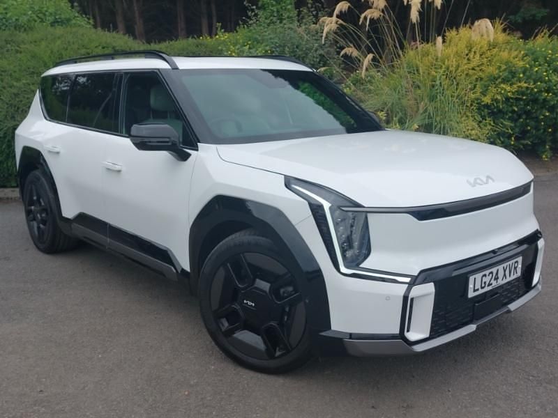 White Used 2025 Kia EV9 2 SUV | £59,998 (Good price) - Image 1/4