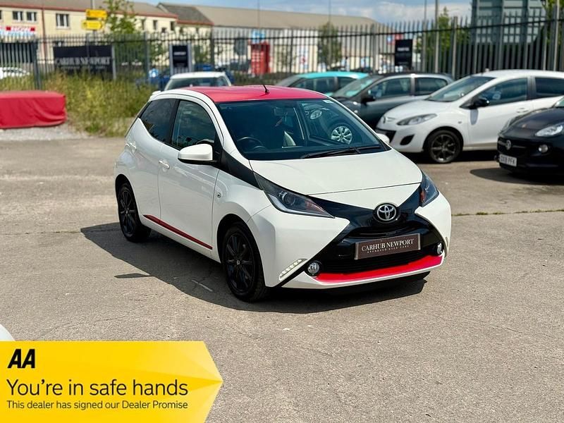 White Used 2017 Toyota Aygo x-press Hatchback | £5,000 (Fair price) - Image 1/4