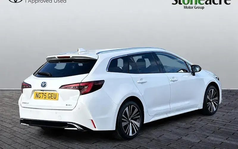 Used Toyota Corolla Design 140 HP (102 kW) 2026 White Estate