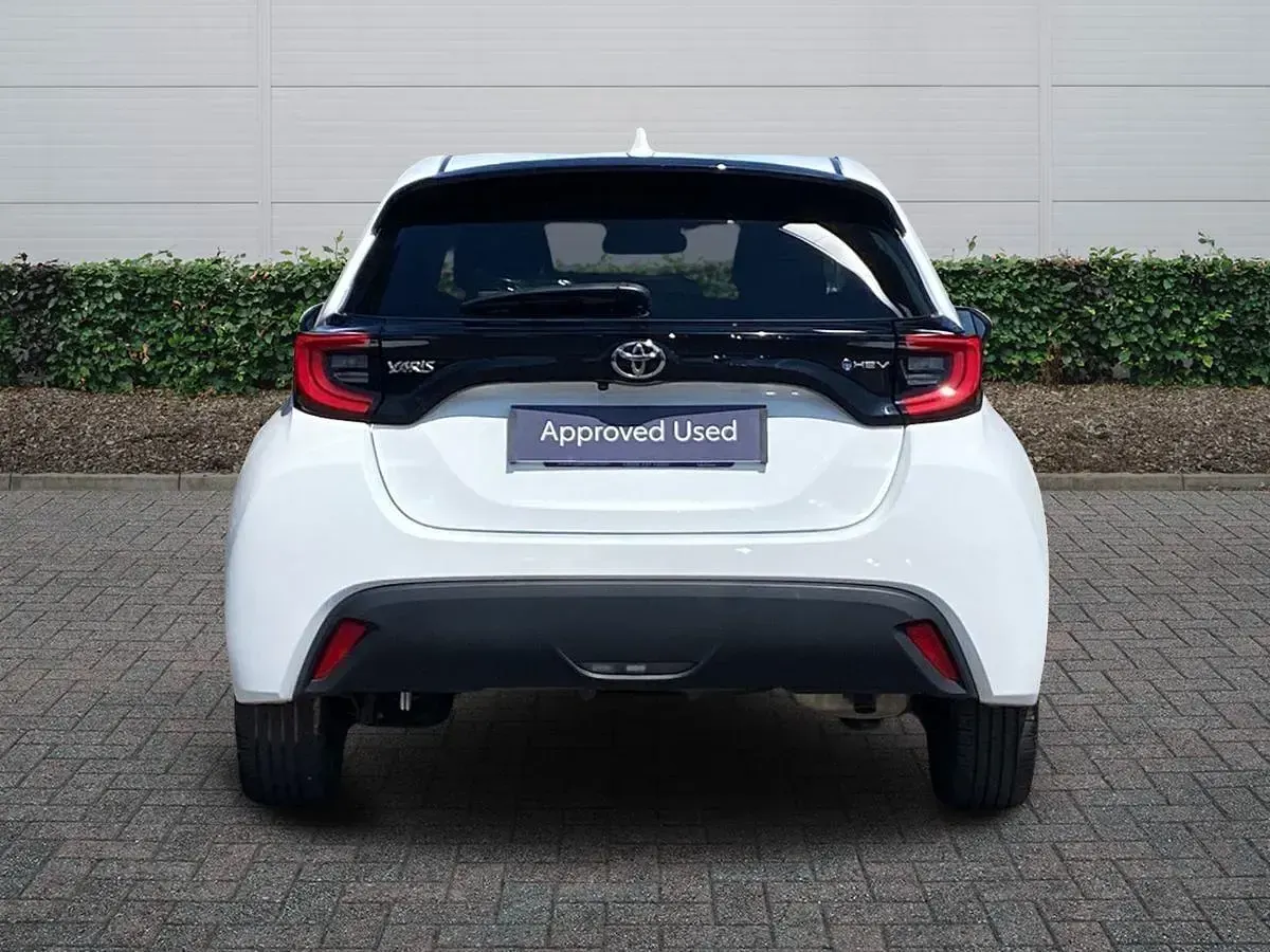Used Toyota Yaris Design 2025 White Hatchback