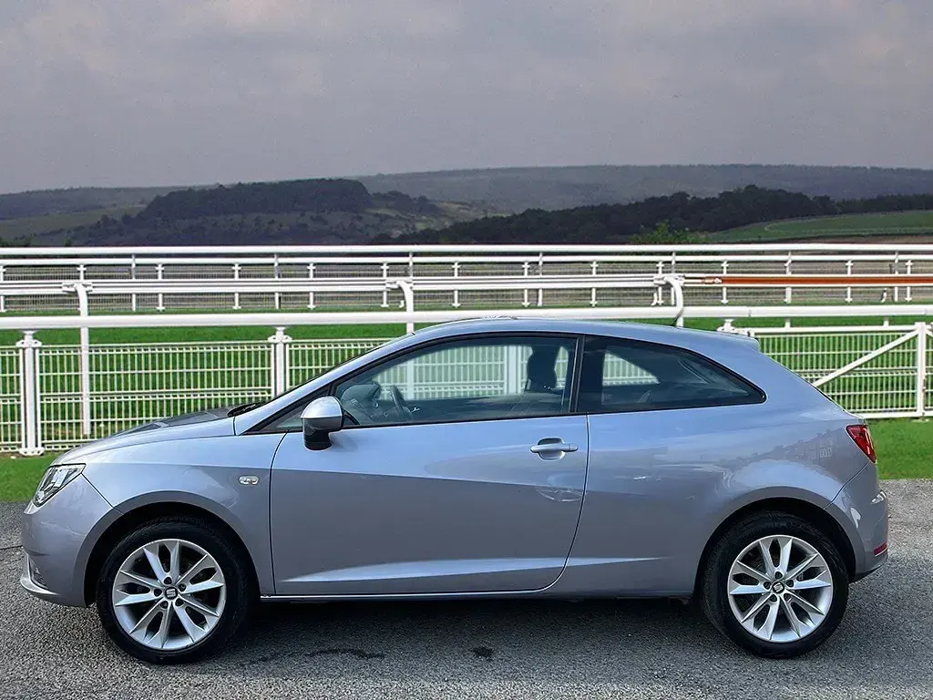 Usado Seat Ibiza 2016 Plateado Utilitario