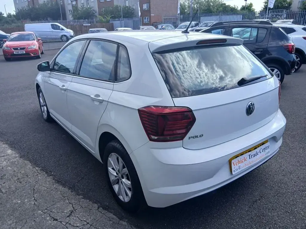 Used VW Polo SE 95 HP (69 kW) 2018 White Hatchback